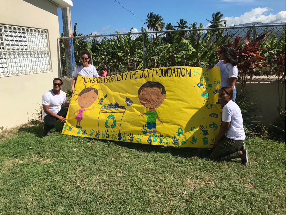 Actividad de reciclaje comunitario con niños — educación ambiental RD