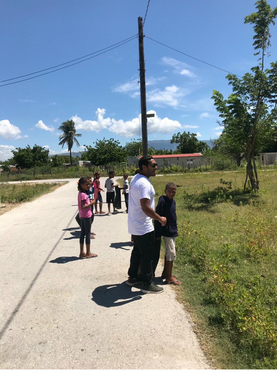 Trabajo comunitario en campo — cultura ambiental y residuos