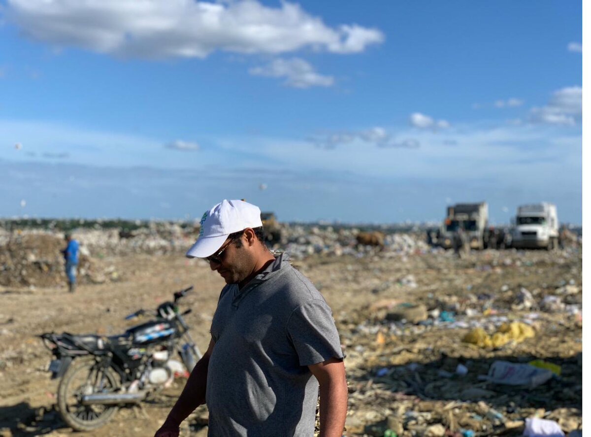 Ramón Mejía en visita técnica a vertedero — gestión de residuos sólidos Santo Domingo